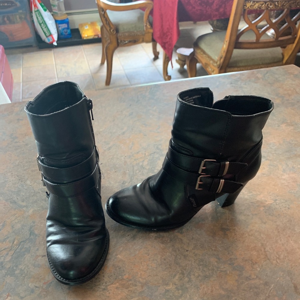 High heel boots